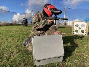 Paintball i Factory Jungle hos Outdoor Games Paintball i BombSquad-bane hos Outdoor Games